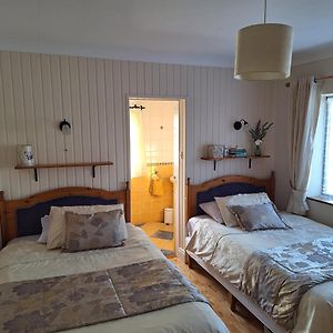Twin Room Private Bathroom
